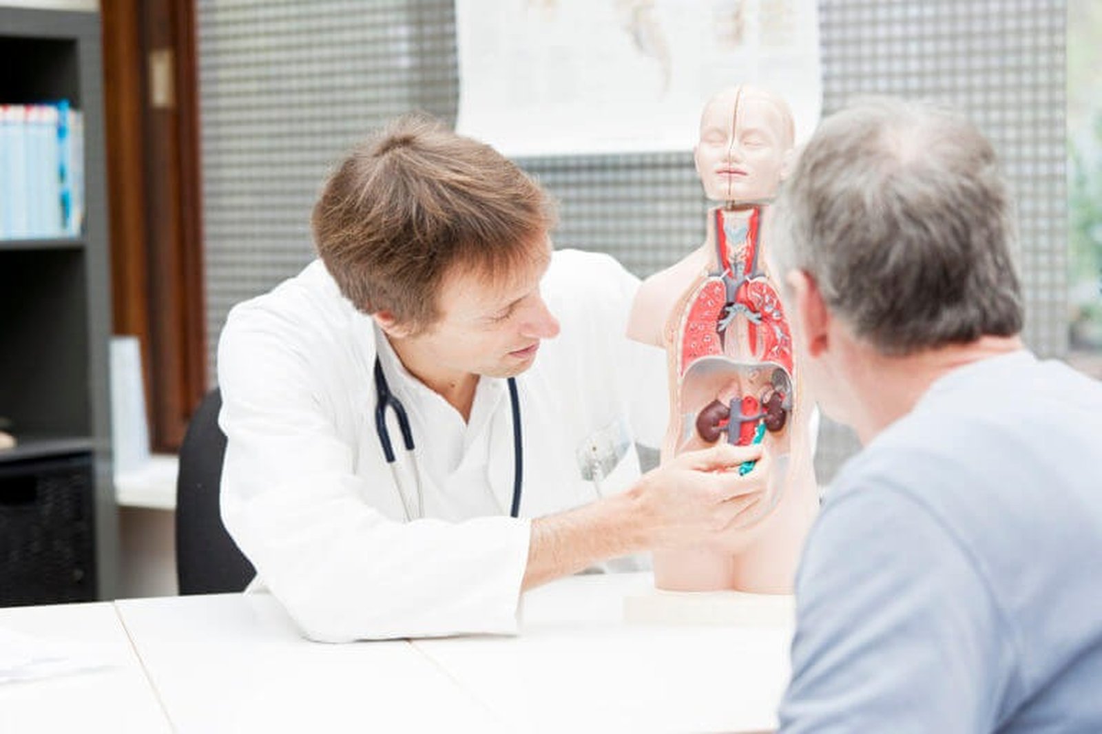 Top 10 Kidney Stone Surgeons in Mumbai